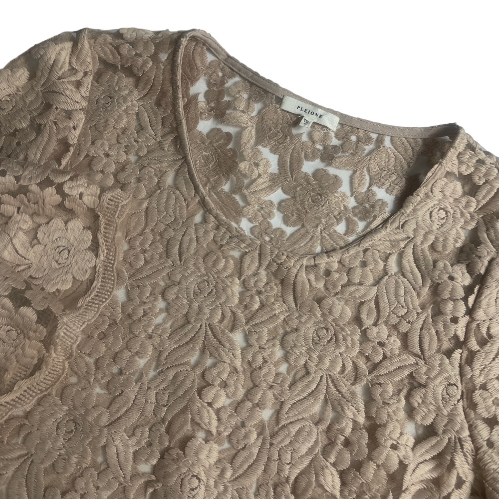 Pleioni Anthropologie Large Tan Semi Sheer Floral Cut Out 3/4 Sleeve Top